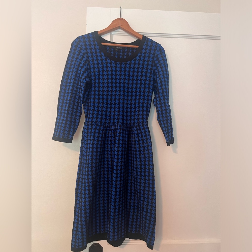 The Limited sweater dress in excellent condition- size small